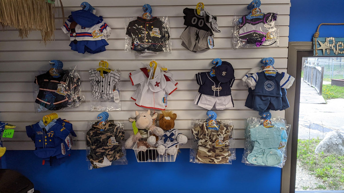 Bouncyland is a Family Activity Entertainment Center For Kids & Children in Muncie, Indiana! Features 15 bounce houses, toddler zone play area, arcade, birthday party hosting, My Plushy Pals where you can create your own stuffed animal, and concessions & dining! There's so many fun things for kids & children to do at Bouncyland in Muncie!